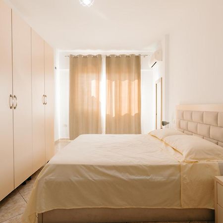 Rs Place 1-Bedroom Apartment Тирана Екстер'єр фото