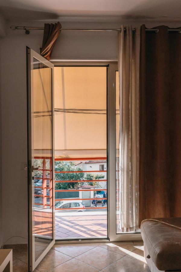 Rs Place 1-Bedroom Apartment Тирана Екстер'єр фото