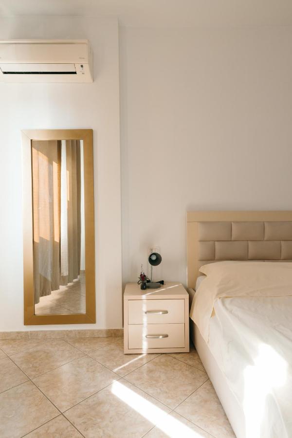 Rs Place 1-Bedroom Apartment Тирана Екстер'єр фото