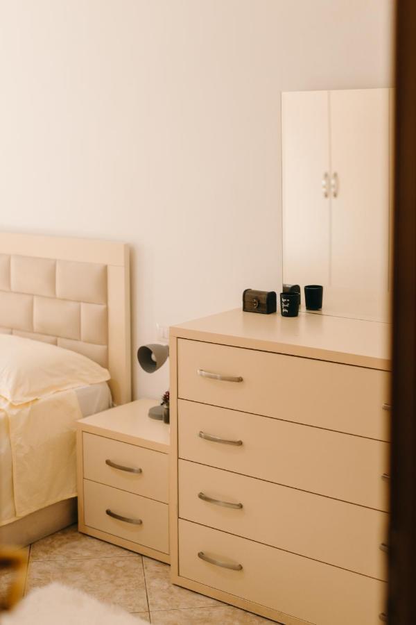 Rs Place 1-Bedroom Apartment Тирана Екстер'єр фото