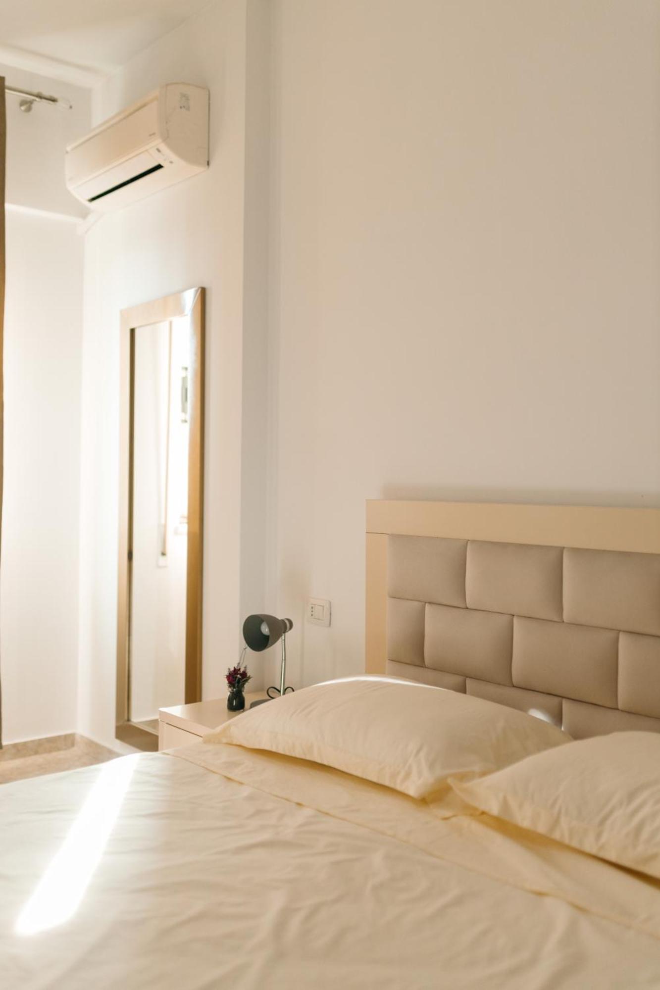 Rs Place 1-Bedroom Apartment Тирана Екстер'єр фото